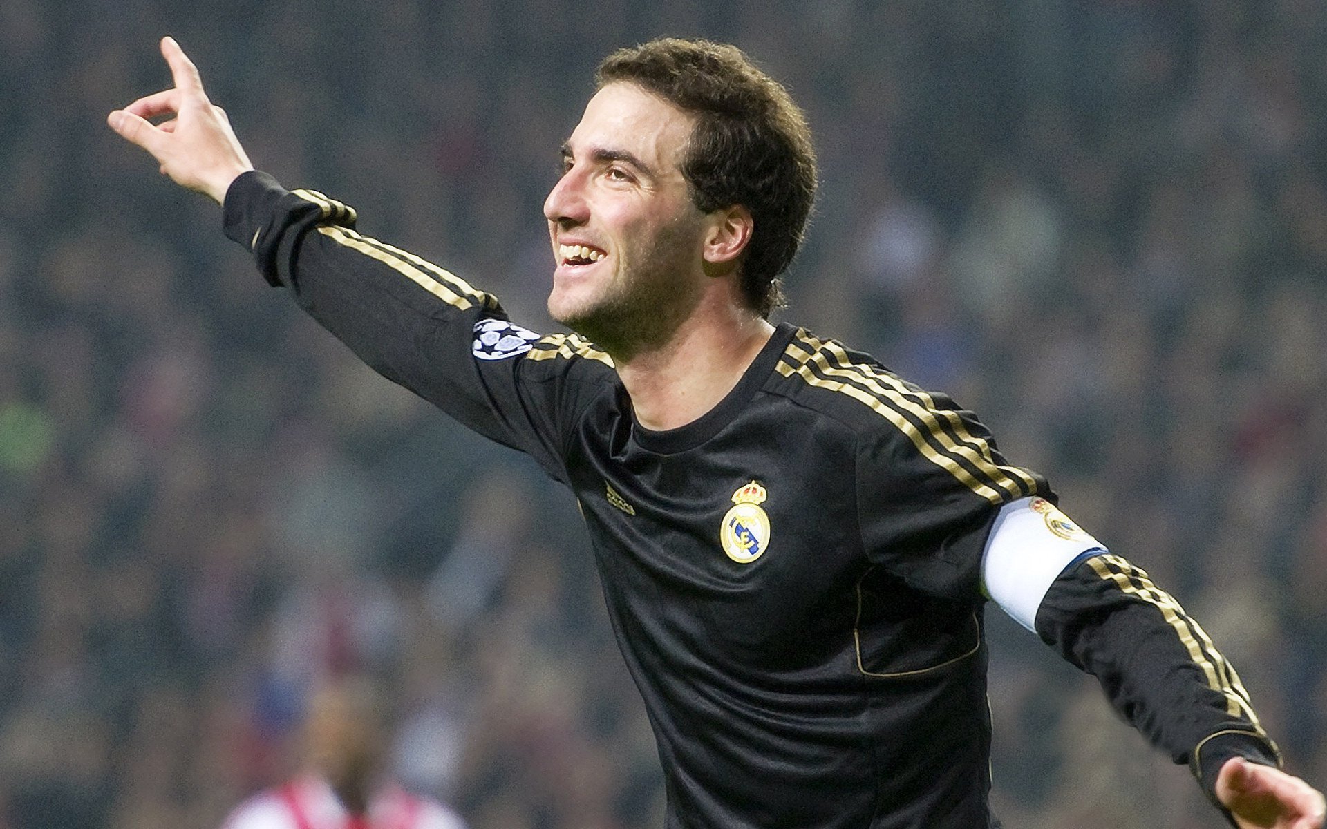 开云-隆戈：无敌边锋，震撼世界橄榄球的“黑色闪电”